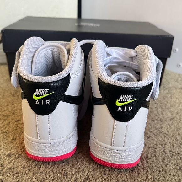 Air Force 1 Nike Jordans. Size 6 Woman & Youth 🩷 - Picture 5 of 7